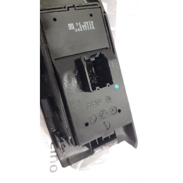 Botão Vidro Elétrico Dianteiro Direito Gm Onix-usado