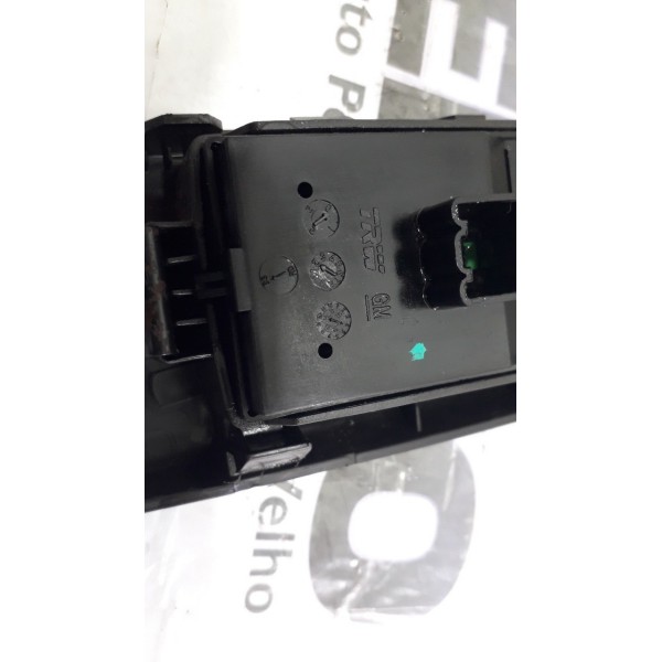 Botão Vidro Elétrico Dianteiro Direito Gm Onix-usado