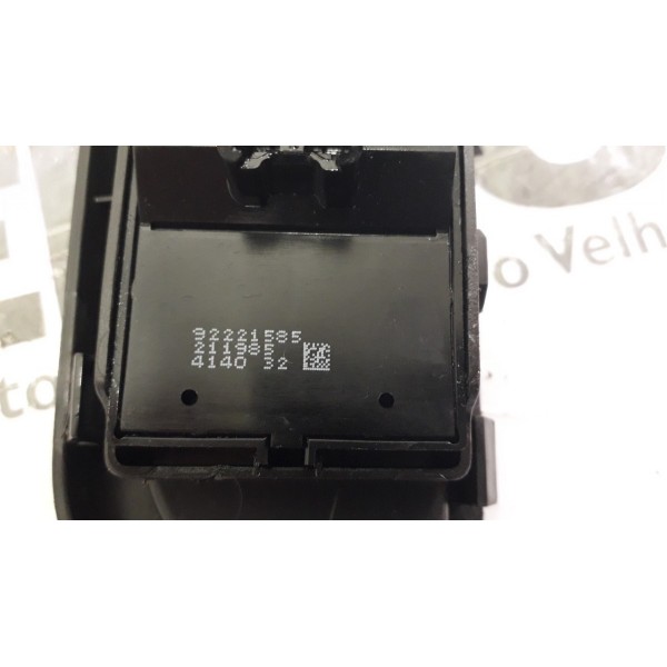 Botão Vidro Elétrico Dianteiro Direito Gm Onix-usado