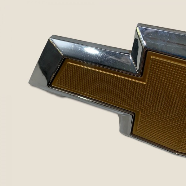 Emblema Grade Dianteira Onix Lt 1.0 Flex 2019 (3849) Dourado