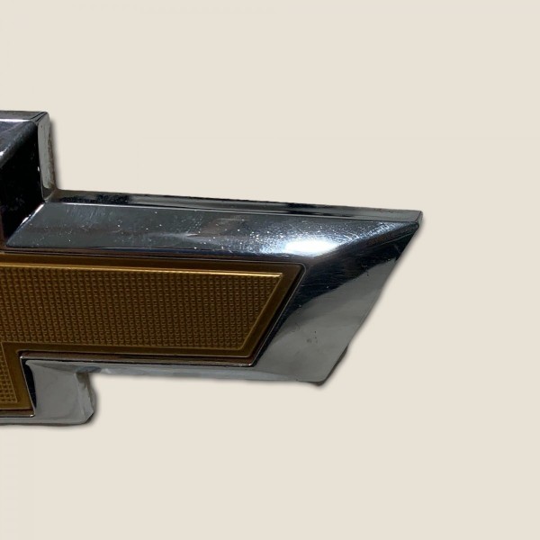 Emblema Grade Dianteira Onix Lt 1.0 Flex 2019 (3849) Dourado