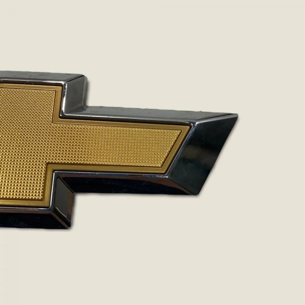 Emblema Tampa Traseira Chevrolet Onix Lt 2019 (4064) Dourado-escuro