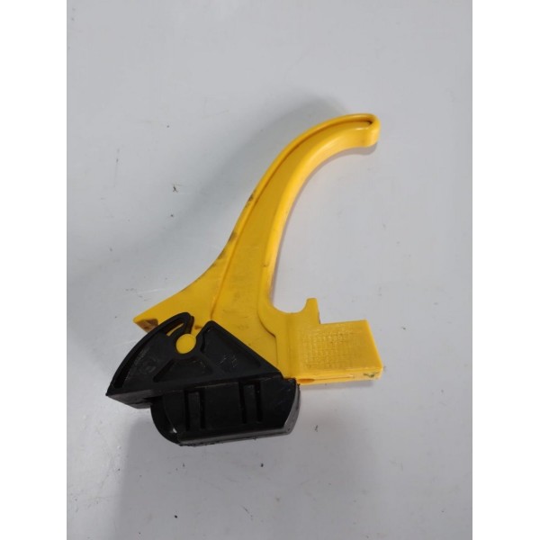 Maçaneta Puxador Capô Uno 2017