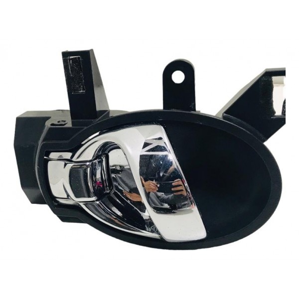 Maçaneta Interna Direito Nissan March / Versa 2011/18 Usada Original Foto