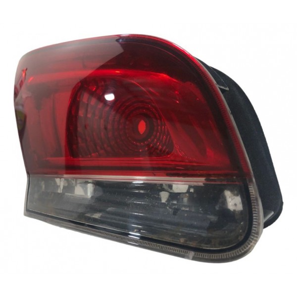 Lanterna Tampa Tras. Esquerda Fiat Siena 2010 C/detalhe Vermelho