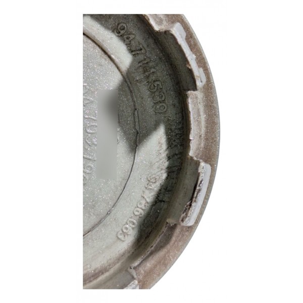 Calota Miolo Centro Roda Gm Onix 2013 - Detalhe