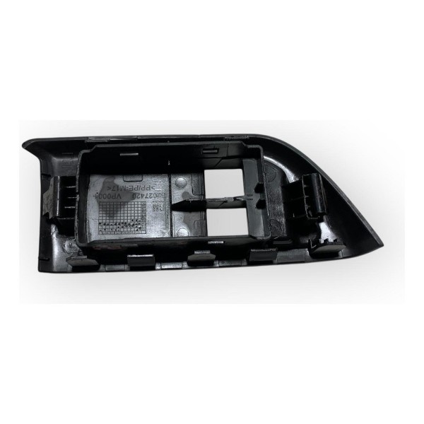 Moldura Botão Vidro Dianteiro Esquerdo Chevrolet Onix 2015