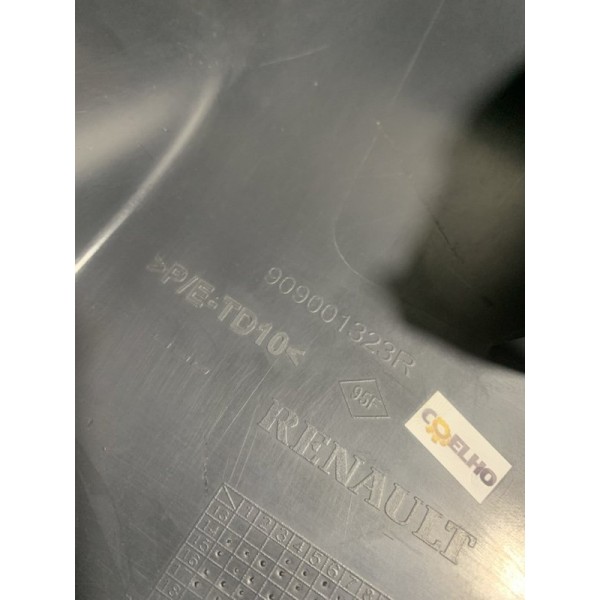 Puxador Tampa Porta Malas Sandero 2016/2017 (detalhe)